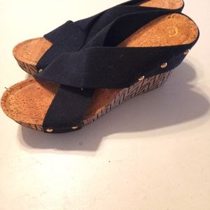 Stretchy black chunky heel sandals